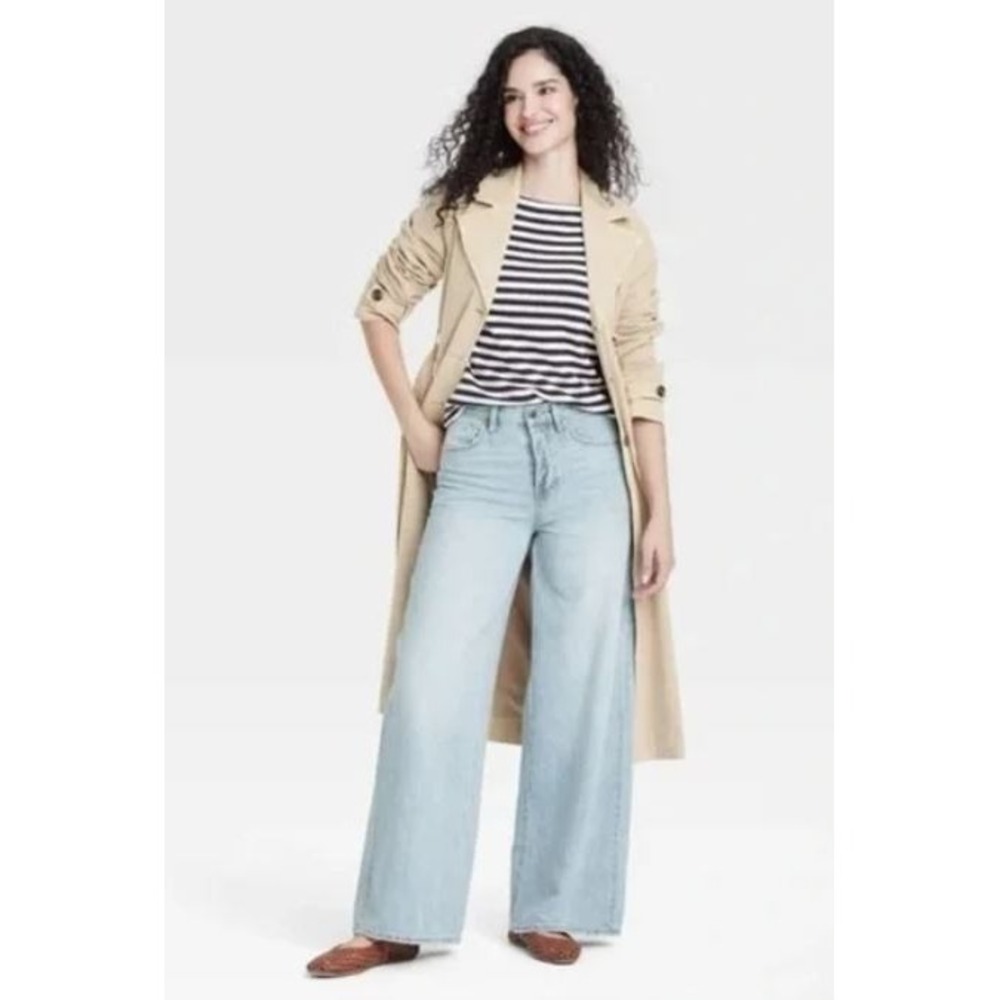 Universal Thread Women's High Rise Sailor Wide Leg Ankle Jeans in Light Blue 17